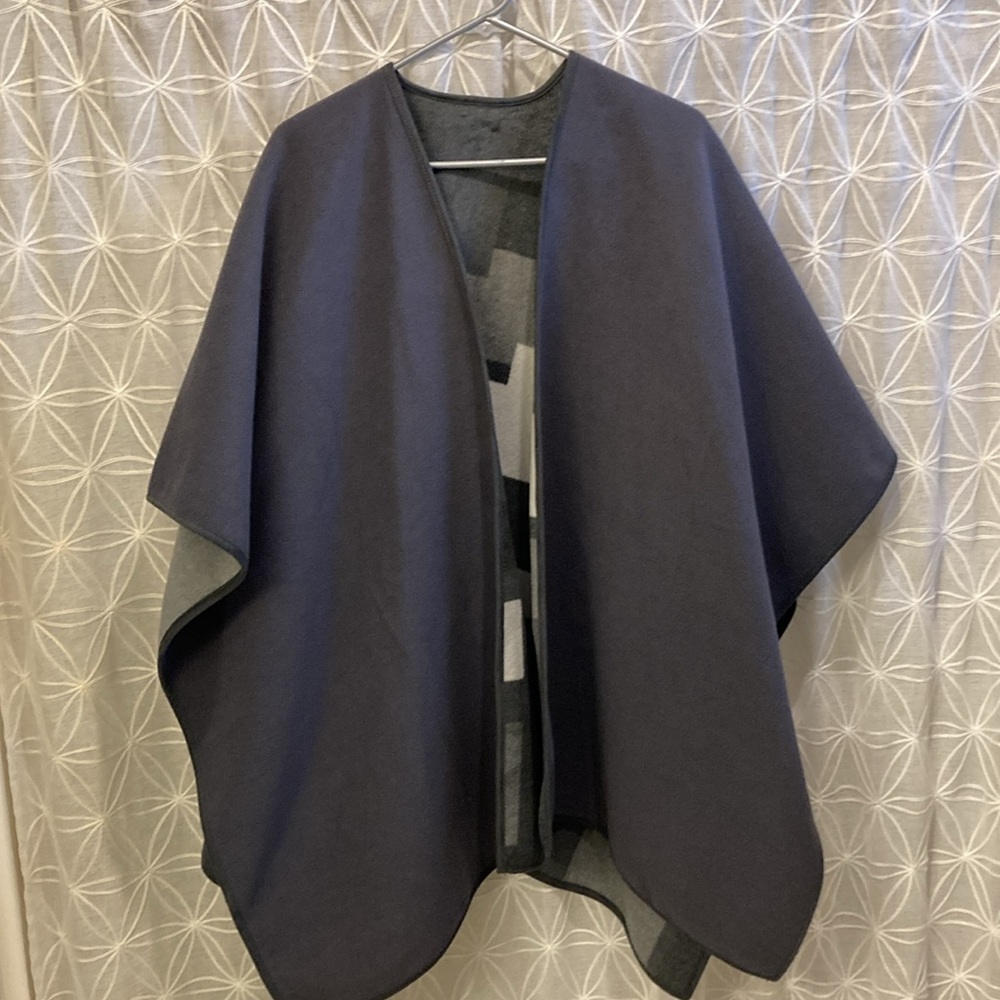 Woolrich Poncho Blanket - Picture 6 of 7